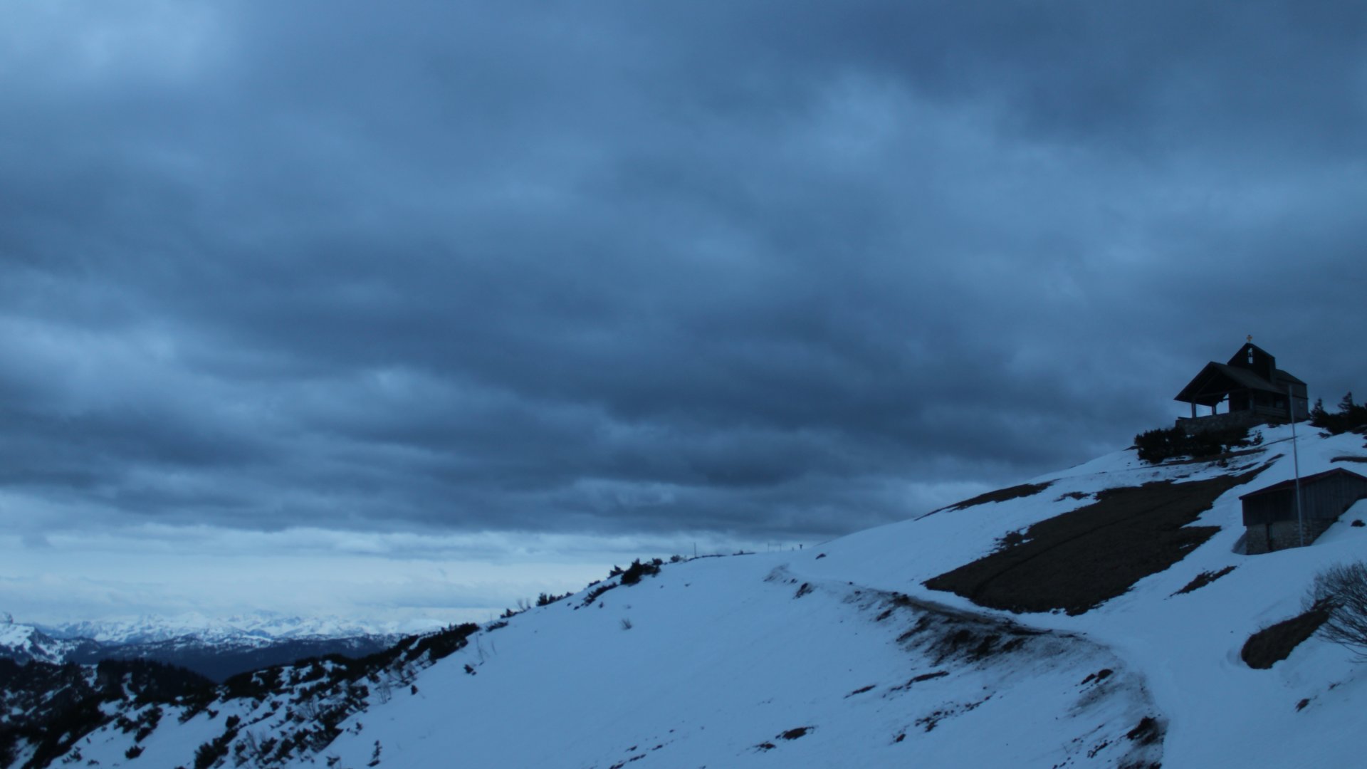 Hochfellngipfel-Blick zum Südstartplatz